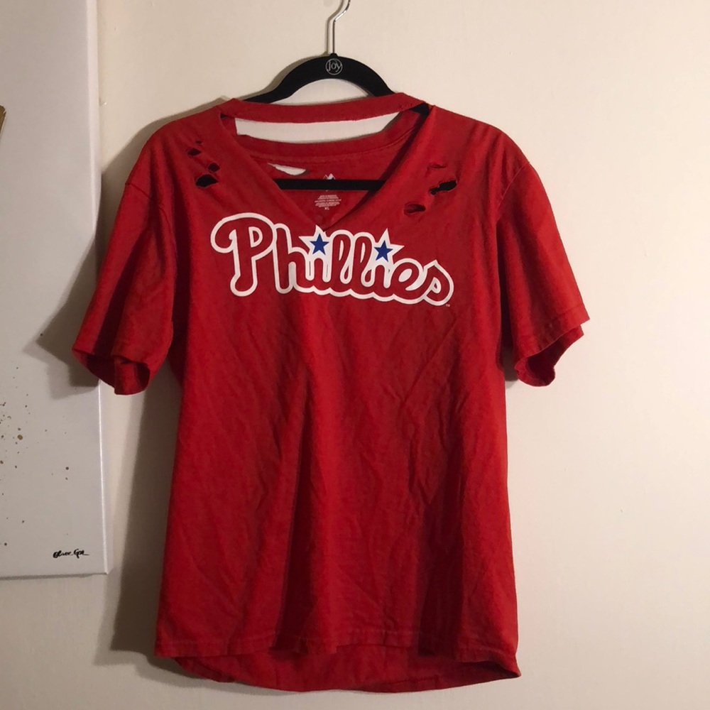 Red Phillies Distressed T-Shirt!